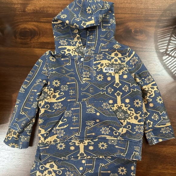 Gently used Kith 3-6 month sweatsuit - Picture 1 of 3